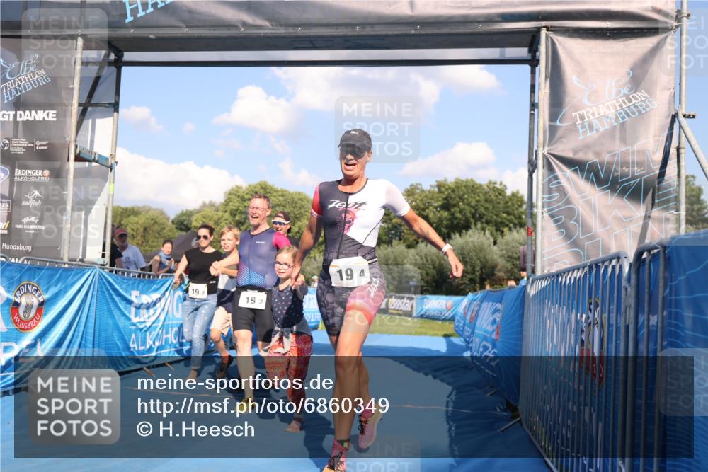 25.08.2024 - Elbe Triathlon Hamburg H.Heesch http://msf.ph/oto/6860349 25.08.2024 16:42:02 Ziel  meine-sportfotos.de