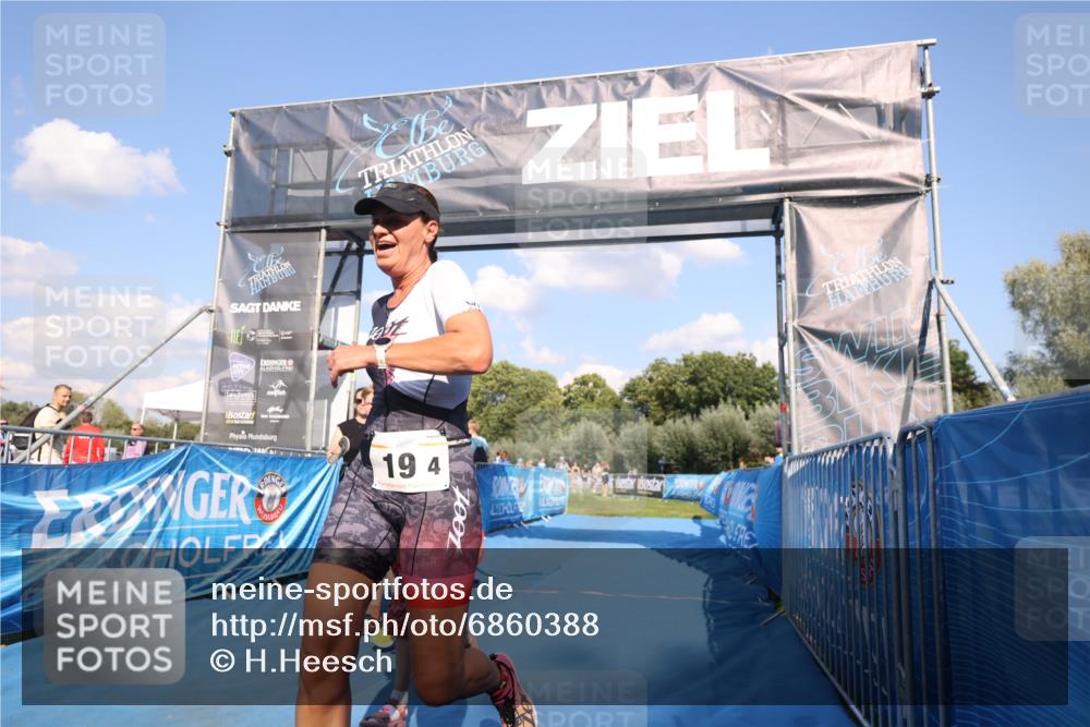 25.08.2024 - Elbe Triathlon Hamburg H.Heesch http://msf.ph/oto/6860388 25.08.2024 16:42:03 Ziel  meine-sportfotos.de