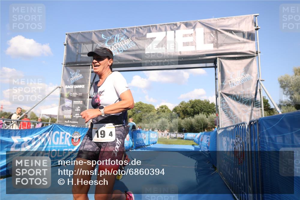 25.08.2024 - Elbe Triathlon Hamburg H.Heesch http://msf.ph/oto/6860394 25.08.2024 16:42:03 Ziel  meine-sportfotos.de