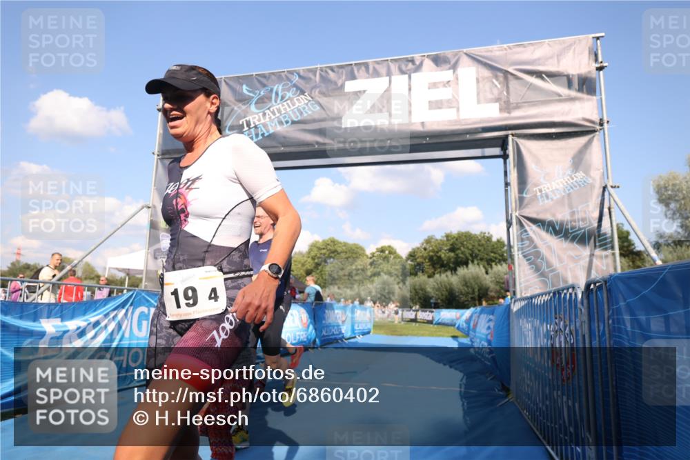 25.08.2024 - Elbe Triathlon Hamburg H.Heesch http://msf.ph/oto/6860402 25.08.2024 16:42:03 Ziel  meine-sportfotos.de