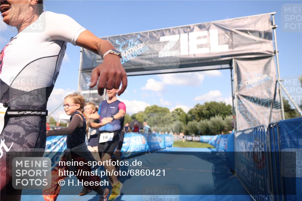 25.08.2024 - Elbe Triathlon Hamburg H.Heesch http://msf.ph/oto/6860421 25.08.2024 16:42:03 Ziel  meine-sportfotos.de
