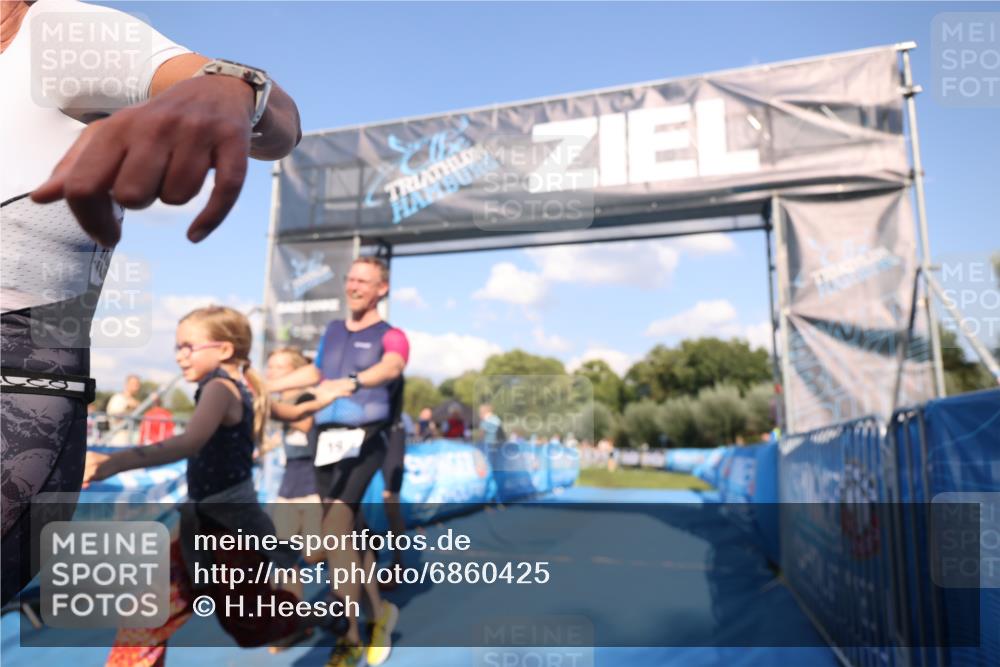 25.08.2024 - Elbe Triathlon Hamburg H.Heesch http://msf.ph/oto/6860425 25.08.2024 16:42:03 Ziel  meine-sportfotos.de