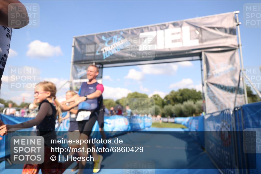 25.08.2024 - Elbe Triathlon Hamburg H.Heesch http://msf.ph/oto/6860429 25.08.2024 16:42:03 Ziel  meine-sportfotos.de