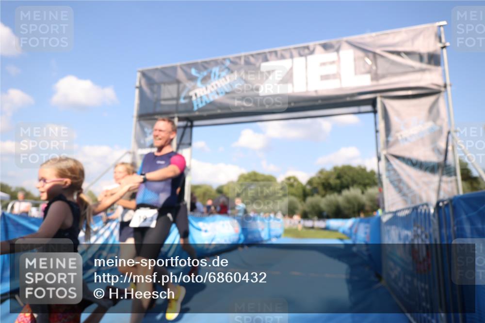 25.08.2024 - Elbe Triathlon Hamburg H.Heesch http://msf.ph/oto/6860432 25.08.2024 16:42:03 Ziel  meine-sportfotos.de