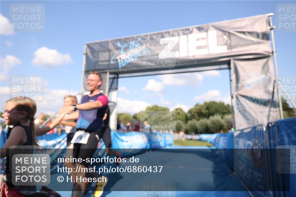 25.08.2024 - Elbe Triathlon Hamburg H.Heesch http://msf.ph/oto/6860437 25.08.2024 16:42:03 Ziel  meine-sportfotos.de