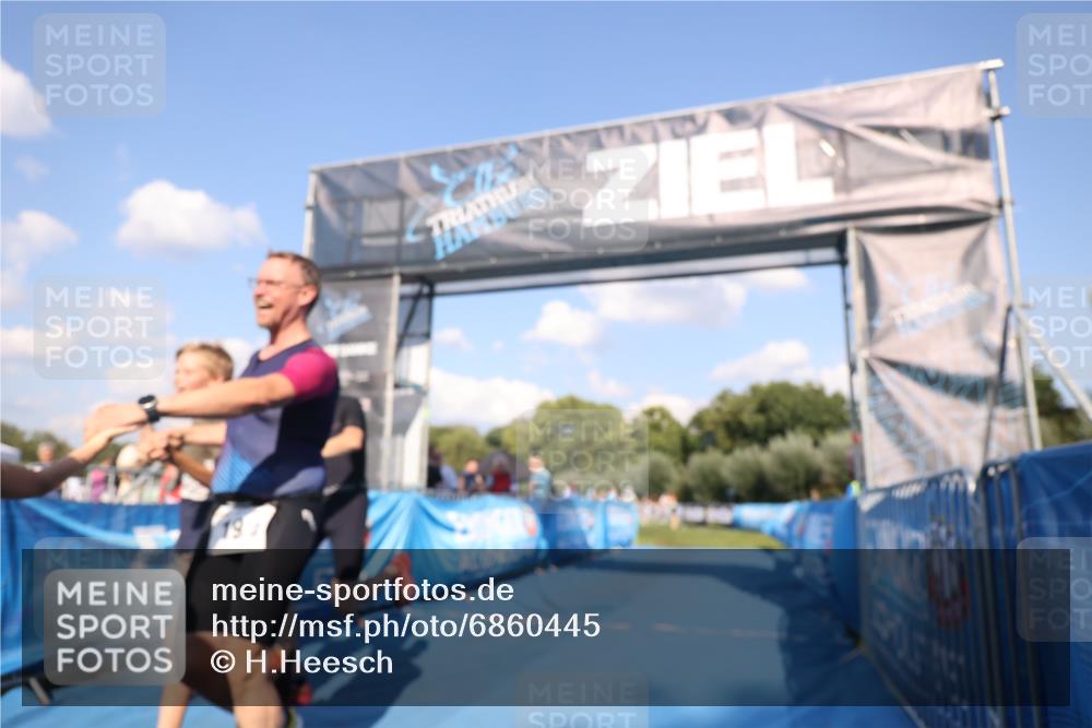 25.08.2024 - Elbe Triathlon Hamburg H.Heesch http://msf.ph/oto/6860445 25.08.2024 16:42:03 Ziel  meine-sportfotos.de