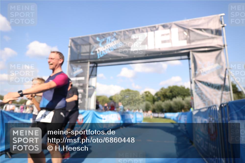 25.08.2024 - Elbe Triathlon Hamburg H.Heesch http://msf.ph/oto/6860448 25.08.2024 16:42:03 Ziel  meine-sportfotos.de