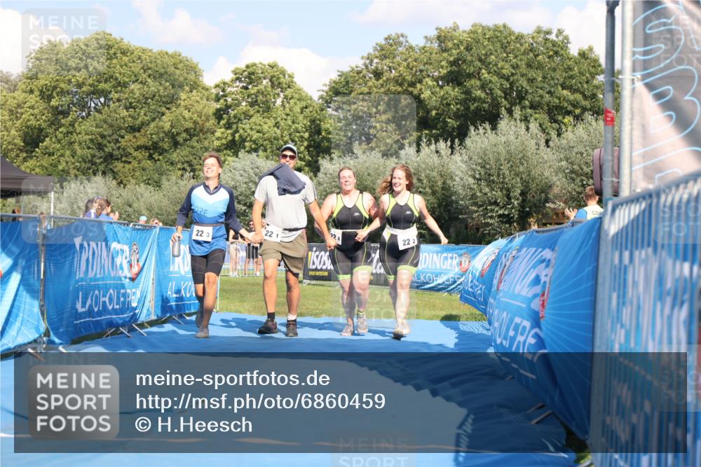 25.08.2024 - Elbe Triathlon Hamburg H.Heesch http://msf.ph/oto/6860459 25.08.2024 16:42:19 Ziel  meine-sportfotos.de