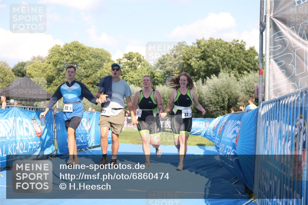 25.08.2024 - Elbe Triathlon Hamburg H.Heesch http://msf.ph/oto/6860474 25.08.2024 16:42:20 Ziel  meine-sportfotos.de