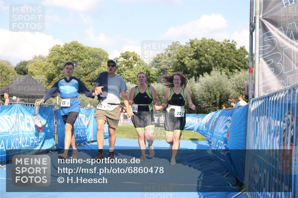 25.08.2024 - Elbe Triathlon Hamburg H.Heesch http://msf.ph/oto/6860478 25.08.2024 16:42:20 Ziel  meine-sportfotos.de