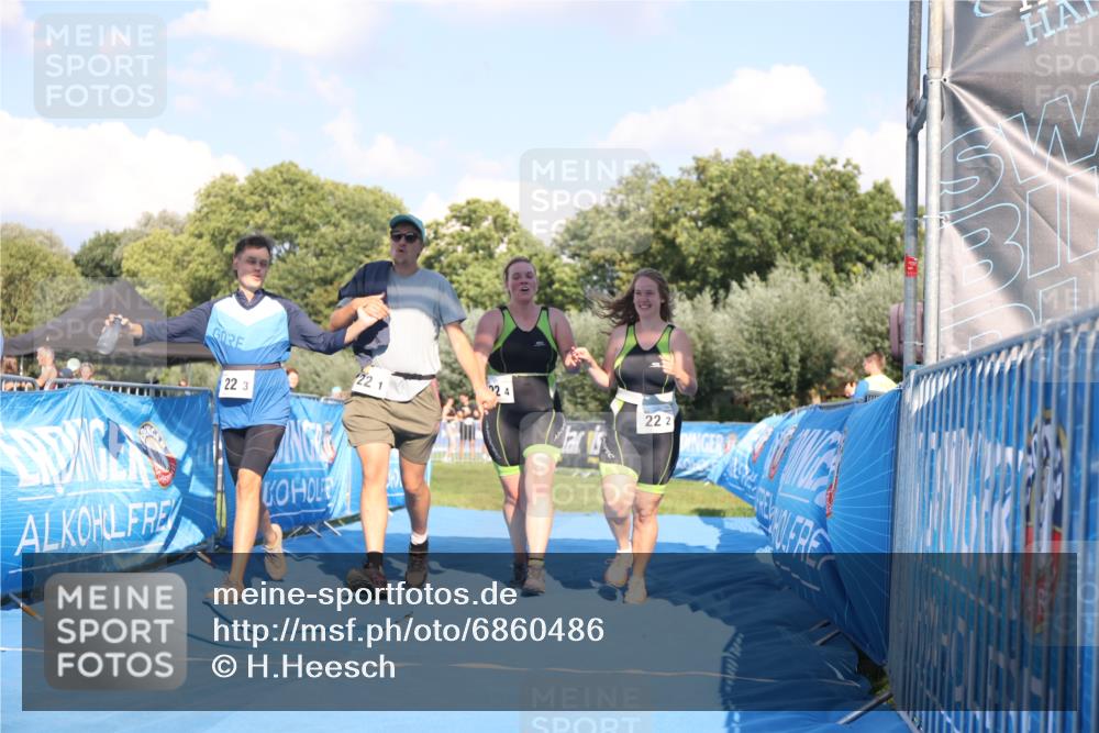25.08.2024 - Elbe Triathlon Hamburg H.Heesch http://msf.ph/oto/6860486 25.08.2024 16:42:20 Ziel  meine-sportfotos.de
