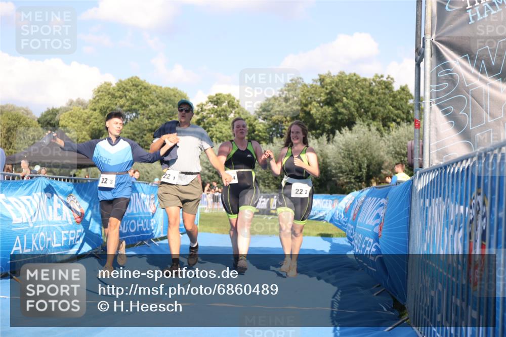 25.08.2024 - Elbe Triathlon Hamburg H.Heesch http://msf.ph/oto/6860489 25.08.2024 16:42:20 Ziel  meine-sportfotos.de