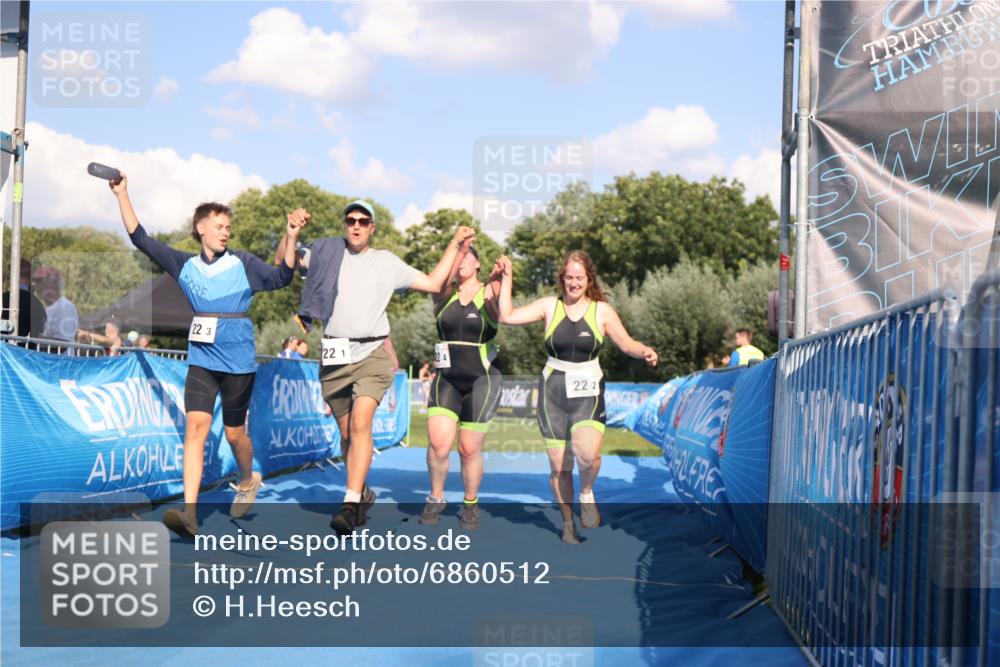 25.08.2024 - Elbe Triathlon Hamburg H.Heesch http://msf.ph/oto/6860512 25.08.2024 16:42:21 Ziel  meine-sportfotos.de