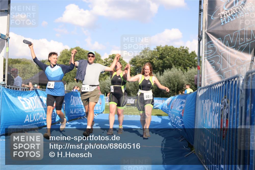 25.08.2024 - Elbe Triathlon Hamburg H.Heesch http://msf.ph/oto/6860516 25.08.2024 16:42:21 Ziel  meine-sportfotos.de