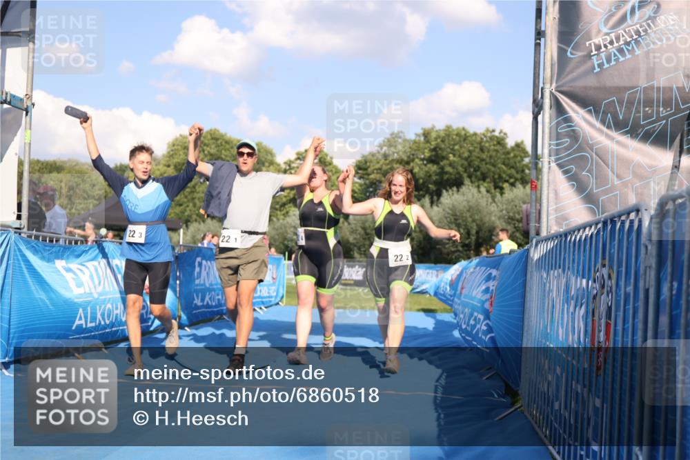 25.08.2024 - Elbe Triathlon Hamburg H.Heesch http://msf.ph/oto/6860518 25.08.2024 16:42:21 Ziel  meine-sportfotos.de