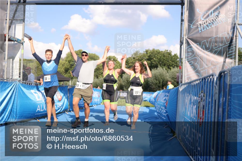 25.08.2024 - Elbe Triathlon Hamburg H.Heesch http://msf.ph/oto/6860534 25.08.2024 16:42:21 Ziel  meine-sportfotos.de