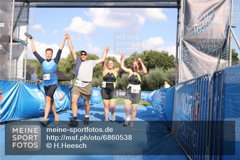 25.08.2024 - Elbe Triathlon Hamburg H.Heesch http://msf.ph/oto/6860538 25.08.2024 16:42:21 Ziel  meine-sportfotos.de