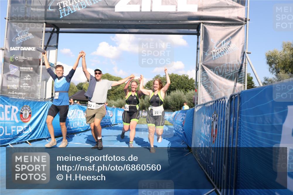 25.08.2024 - Elbe Triathlon Hamburg H.Heesch http://msf.ph/oto/6860560 25.08.2024 16:42:21 Ziel  meine-sportfotos.de