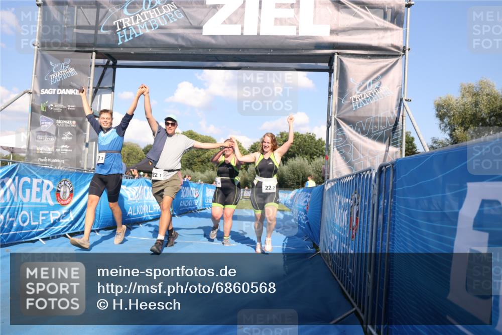 25.08.2024 - Elbe Triathlon Hamburg H.Heesch http://msf.ph/oto/6860568 25.08.2024 16:42:21 Ziel  meine-sportfotos.de