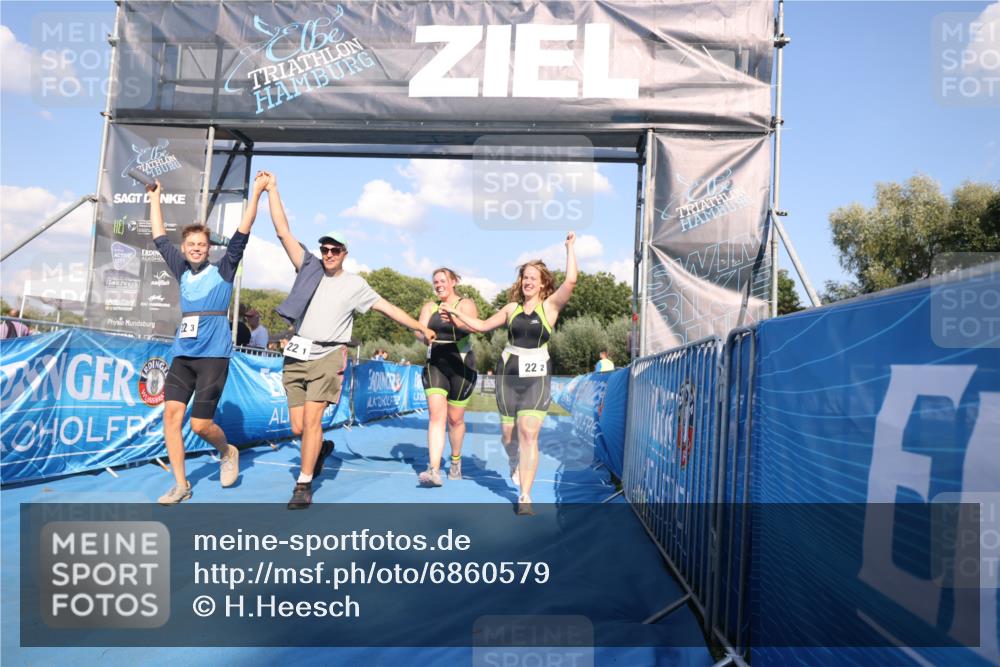 25.08.2024 - Elbe Triathlon Hamburg H.Heesch http://msf.ph/oto/6860579 25.08.2024 16:42:22 Ziel  meine-sportfotos.de