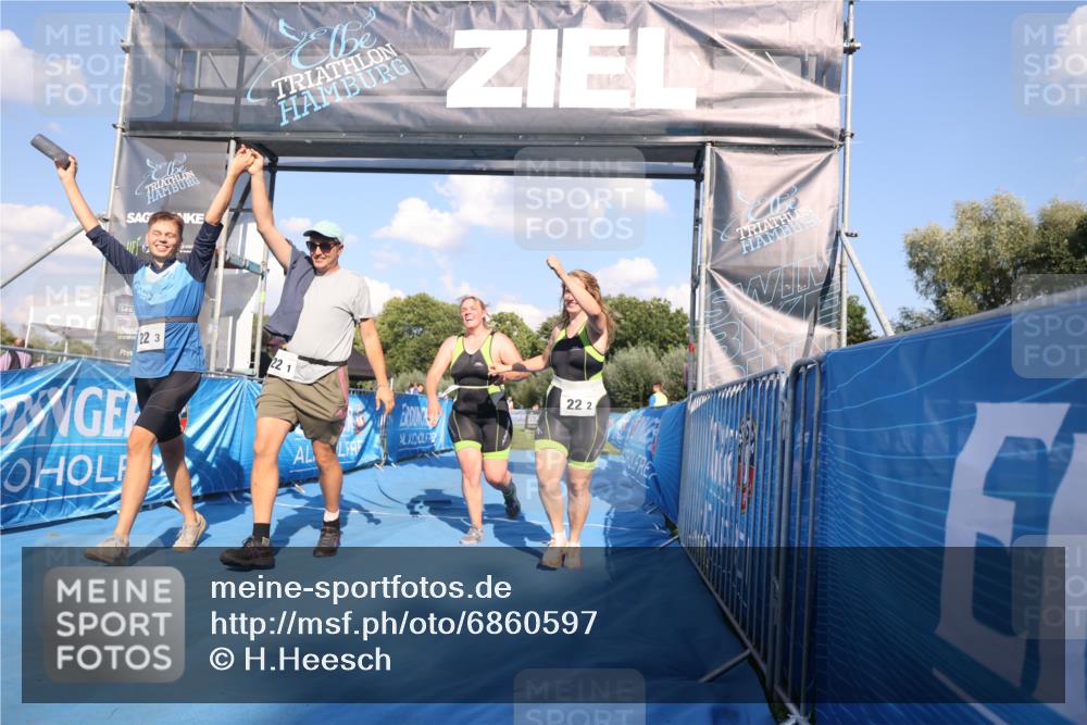 25.08.2024 - Elbe Triathlon Hamburg H.Heesch http://msf.ph/oto/6860597 25.08.2024 16:42:22 Ziel  meine-sportfotos.de