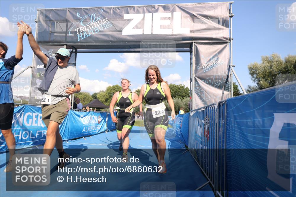 25.08.2024 - Elbe Triathlon Hamburg H.Heesch http://msf.ph/oto/6860632 25.08.2024 16:42:22 Ziel  meine-sportfotos.de