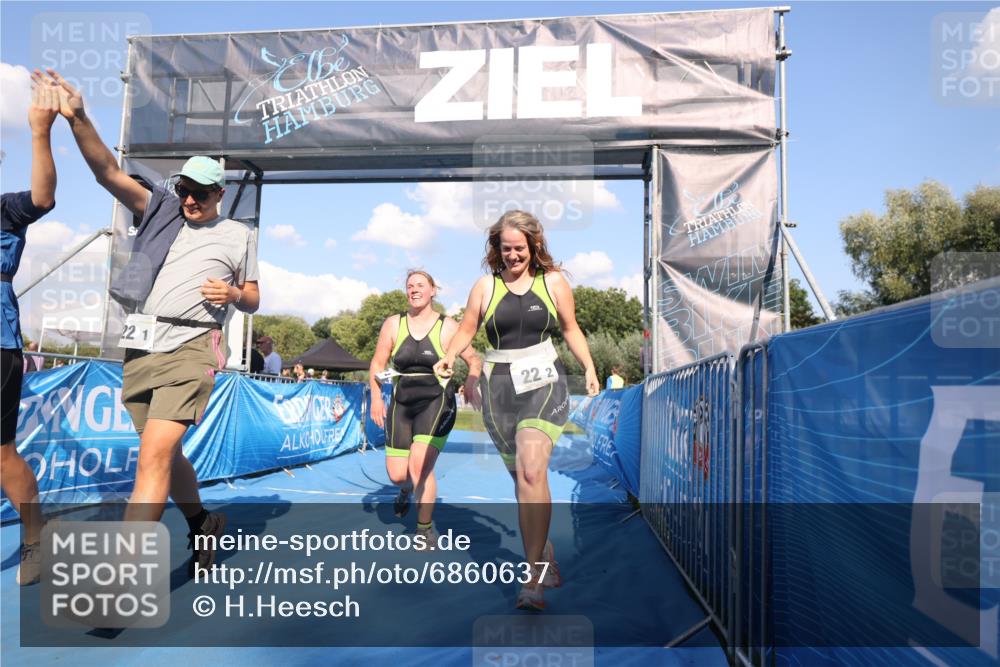 25.08.2024 - Elbe Triathlon Hamburg H.Heesch http://msf.ph/oto/6860637 25.08.2024 16:42:22 Ziel  meine-sportfotos.de