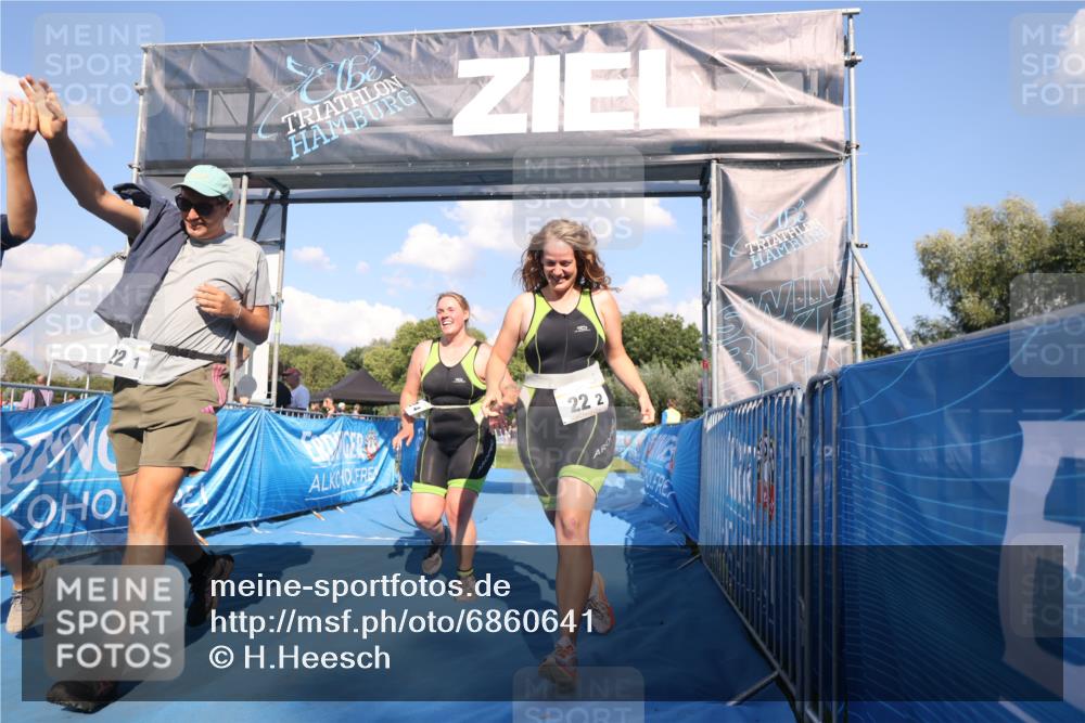25.08.2024 - Elbe Triathlon Hamburg H.Heesch http://msf.ph/oto/6860641 25.08.2024 16:42:22 Ziel  meine-sportfotos.de