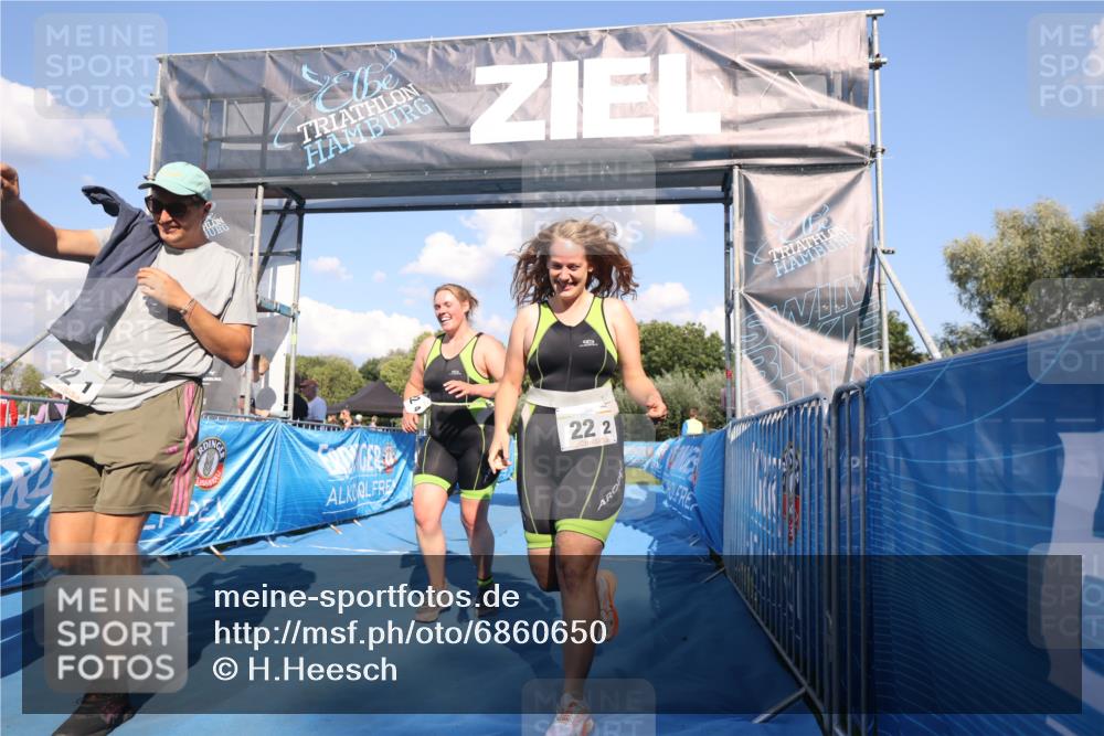 25.08.2024 - Elbe Triathlon Hamburg H.Heesch http://msf.ph/oto/6860650 25.08.2024 16:42:22 Ziel  meine-sportfotos.de