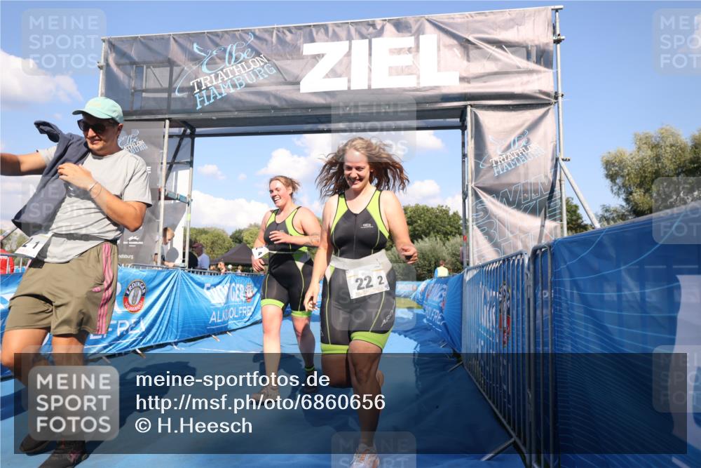 25.08.2024 - Elbe Triathlon Hamburg H.Heesch http://msf.ph/oto/6860656 25.08.2024 16:42:22 Ziel  meine-sportfotos.de