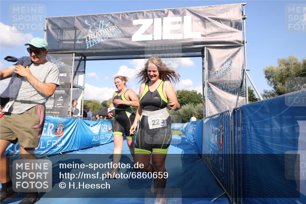 25.08.2024 - Elbe Triathlon Hamburg H.Heesch http://msf.ph/oto/6860659 25.08.2024 16:42:22 Ziel  meine-sportfotos.de