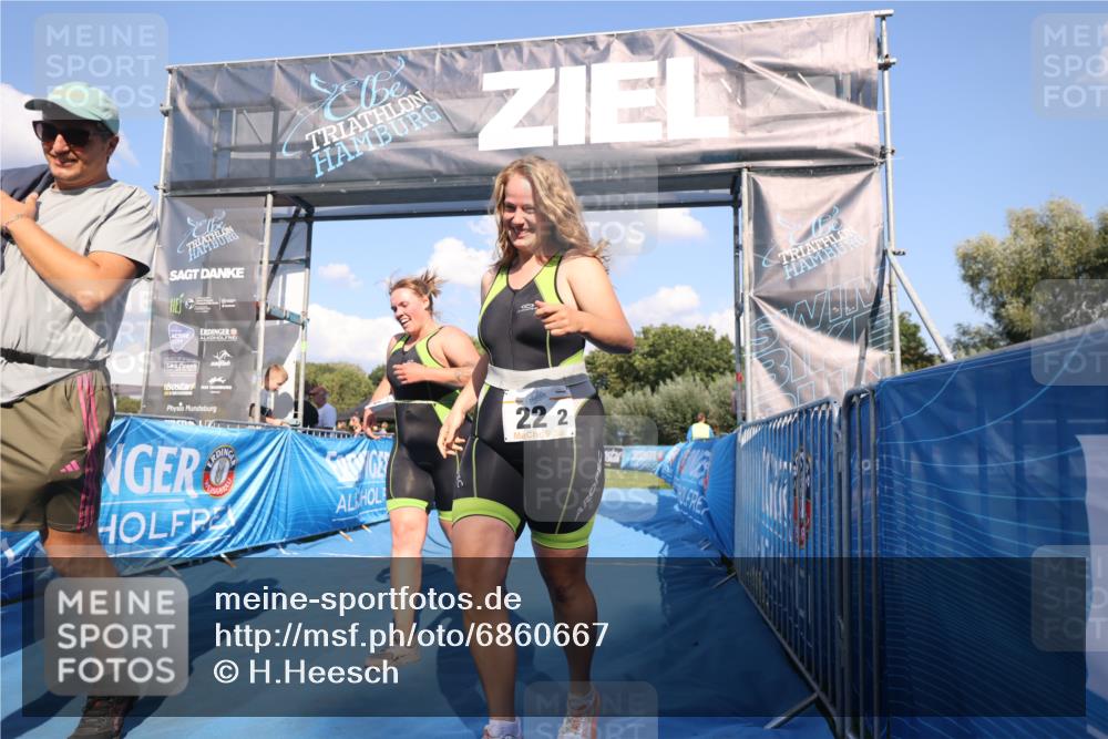 25.08.2024 - Elbe Triathlon Hamburg H.Heesch http://msf.ph/oto/6860667 25.08.2024 16:42:23 Ziel  meine-sportfotos.de