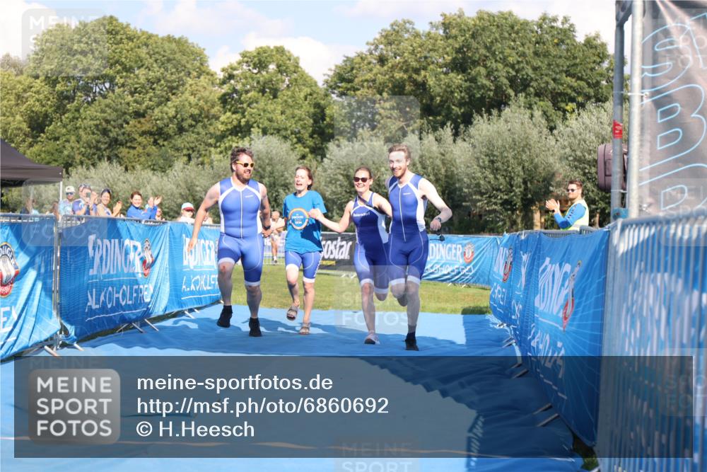25.08.2024 - Elbe Triathlon Hamburg H.Heesch http://msf.ph/oto/6860692 25.08.2024 16:43:06 Ziel  meine-sportfotos.de