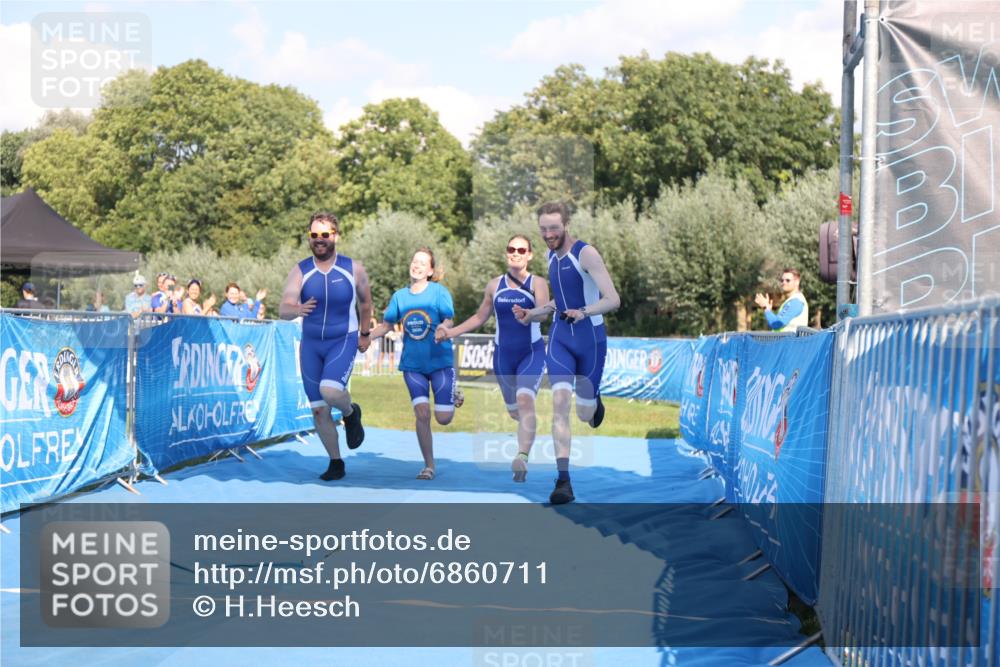 25.08.2024 - Elbe Triathlon Hamburg H.Heesch http://msf.ph/oto/6860711 25.08.2024 16:43:07 Ziel  meine-sportfotos.de