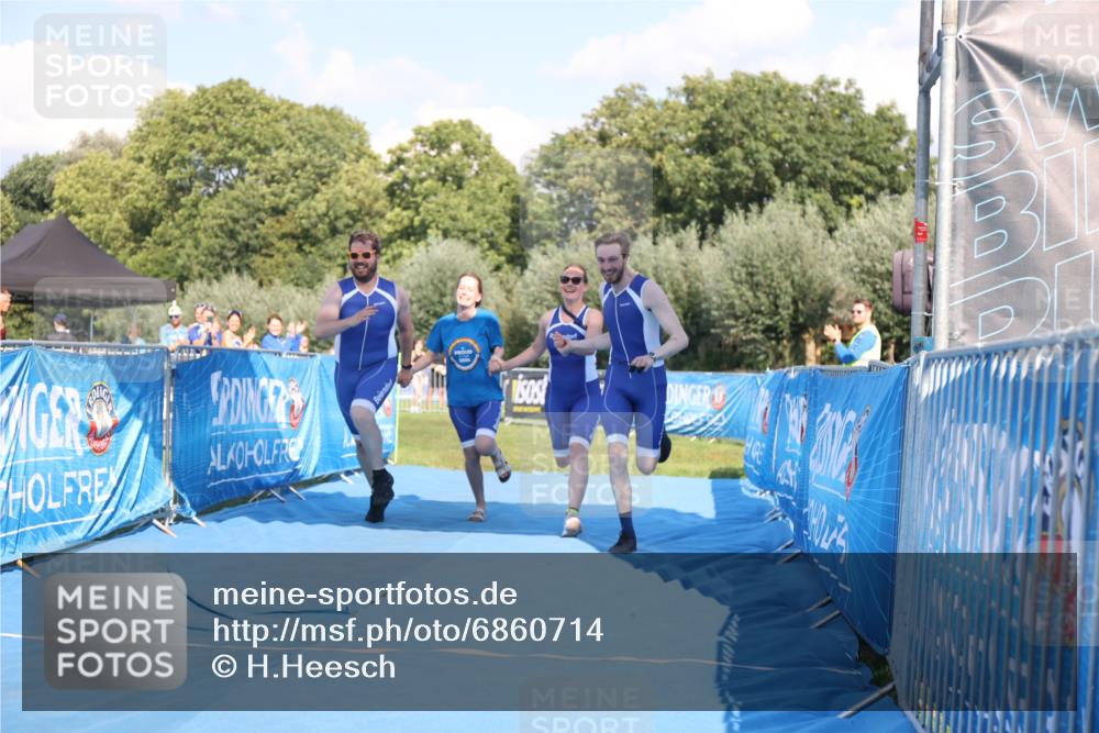 25.08.2024 - Elbe Triathlon Hamburg H.Heesch http://msf.ph/oto/6860714 25.08.2024 16:43:07 Ziel  meine-sportfotos.de