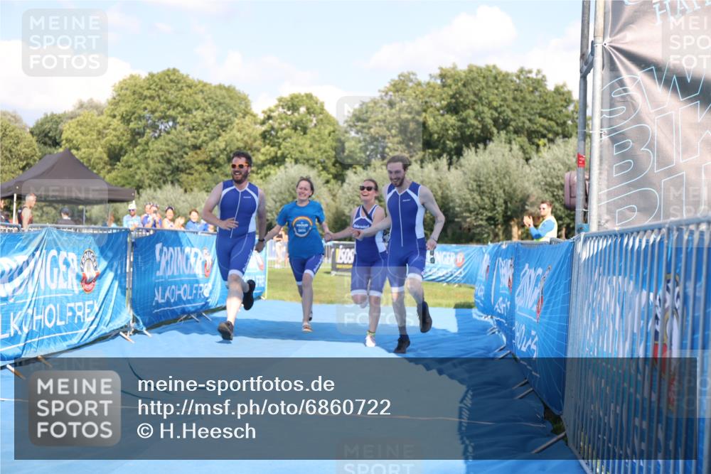 25.08.2024 - Elbe Triathlon Hamburg H.Heesch http://msf.ph/oto/6860722 25.08.2024 16:43:07 Ziel  meine-sportfotos.de