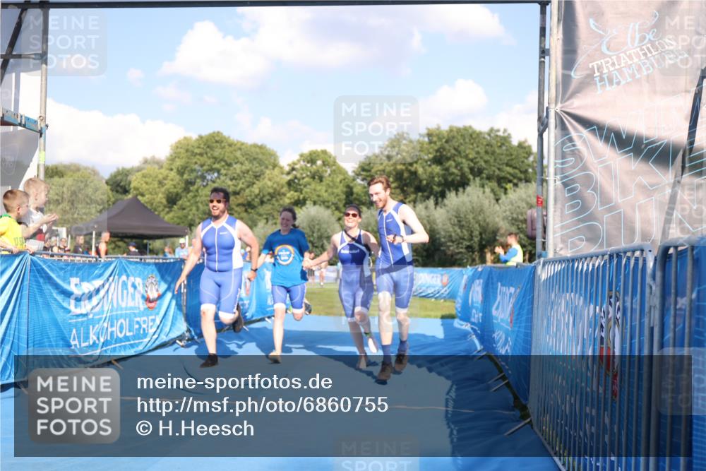 25.08.2024 - Elbe Triathlon Hamburg H.Heesch http://msf.ph/oto/6860755 25.08.2024 16:43:07 Ziel  meine-sportfotos.de