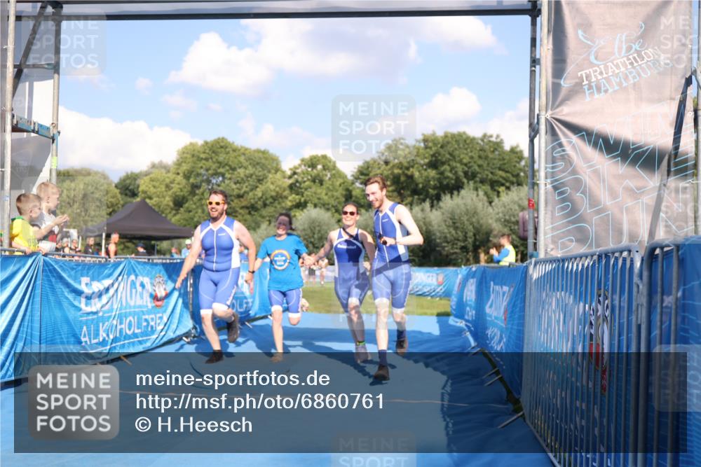 25.08.2024 - Elbe Triathlon Hamburg H.Heesch http://msf.ph/oto/6860761 25.08.2024 16:43:07 Ziel  meine-sportfotos.de