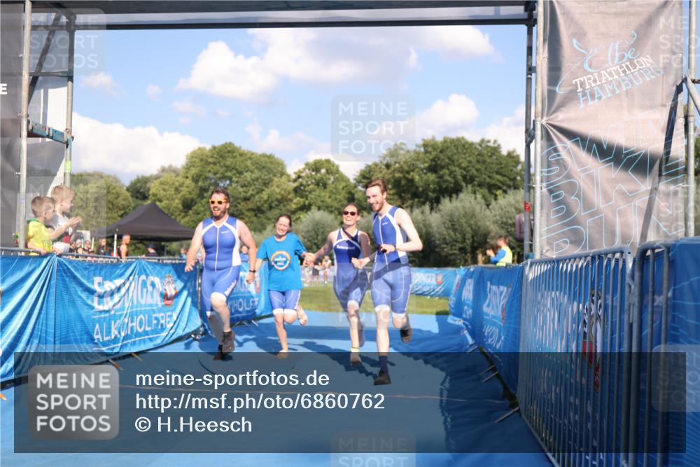 25.08.2024 - Elbe Triathlon Hamburg H.Heesch http://msf.ph/oto/6860762 25.08.2024 16:43:07 Ziel  meine-sportfotos.de