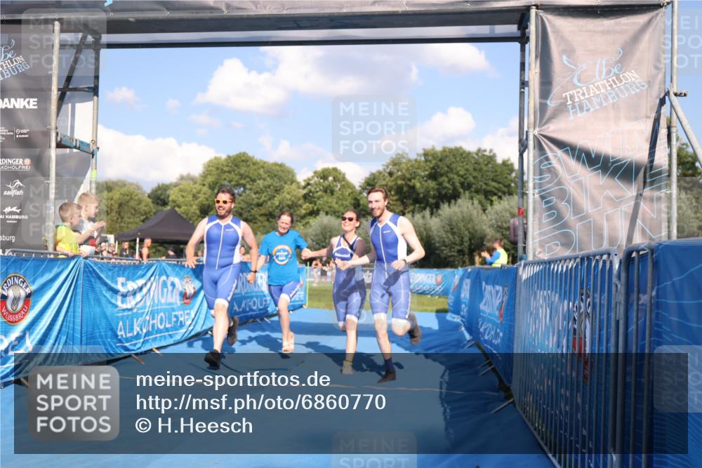 25.08.2024 - Elbe Triathlon Hamburg H.Heesch http://msf.ph/oto/6860770 25.08.2024 16:43:07 Ziel  meine-sportfotos.de