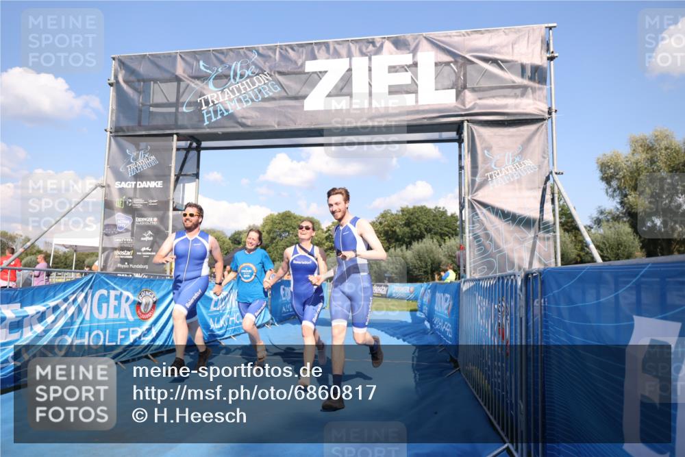 25.08.2024 - Elbe Triathlon Hamburg H.Heesch http://msf.ph/oto/6860817 25.08.2024 16:43:08 Ziel  meine-sportfotos.de