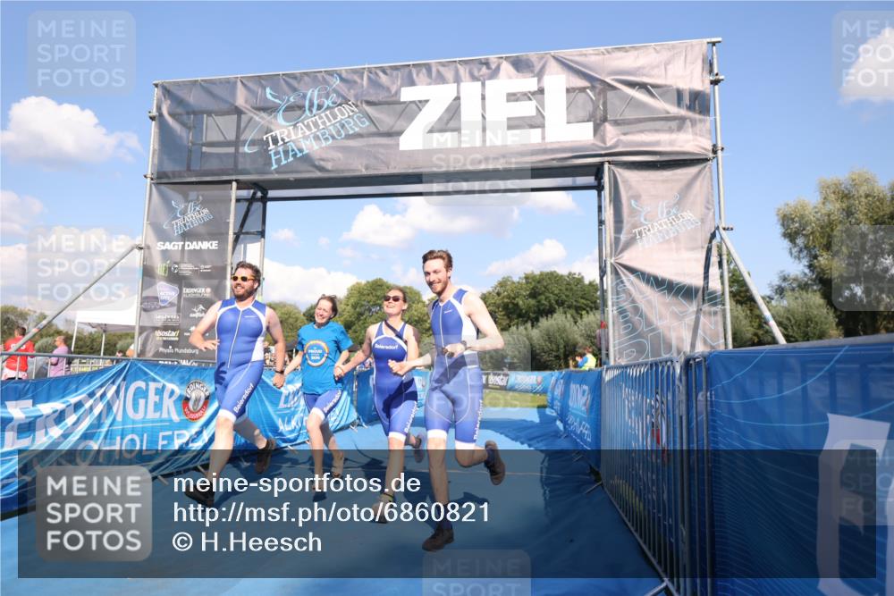 25.08.2024 - Elbe Triathlon Hamburg H.Heesch http://msf.ph/oto/6860821 25.08.2024 16:43:08 Ziel  meine-sportfotos.de