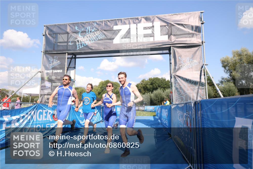 25.08.2024 - Elbe Triathlon Hamburg H.Heesch http://msf.ph/oto/6860825 25.08.2024 16:43:08 Ziel  meine-sportfotos.de