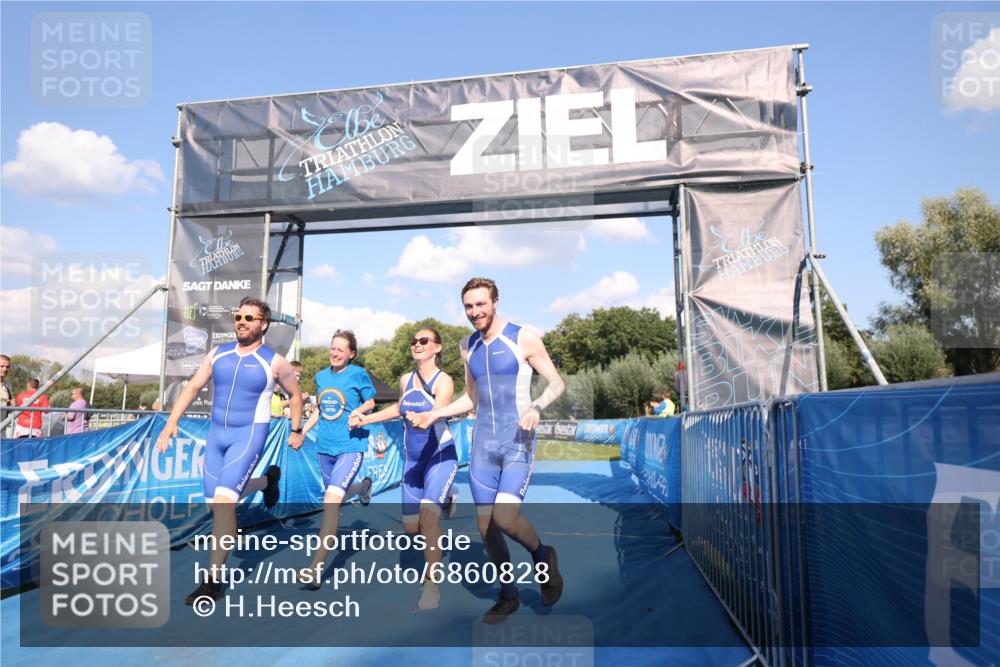 25.08.2024 - Elbe Triathlon Hamburg H.Heesch http://msf.ph/oto/6860828 25.08.2024 16:43:08 Ziel  meine-sportfotos.de