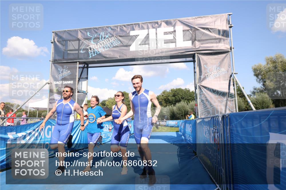 25.08.2024 - Elbe Triathlon Hamburg H.Heesch http://msf.ph/oto/6860832 25.08.2024 16:43:08 Ziel  meine-sportfotos.de
