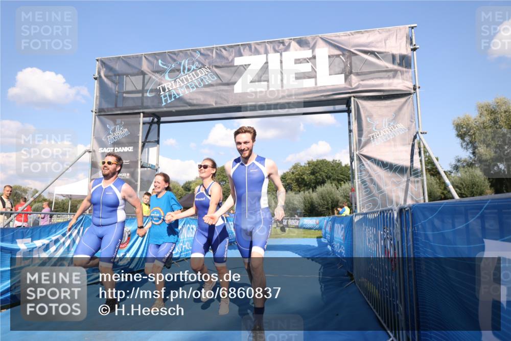 25.08.2024 - Elbe Triathlon Hamburg H.Heesch http://msf.ph/oto/6860837 25.08.2024 16:43:08 Ziel  meine-sportfotos.de