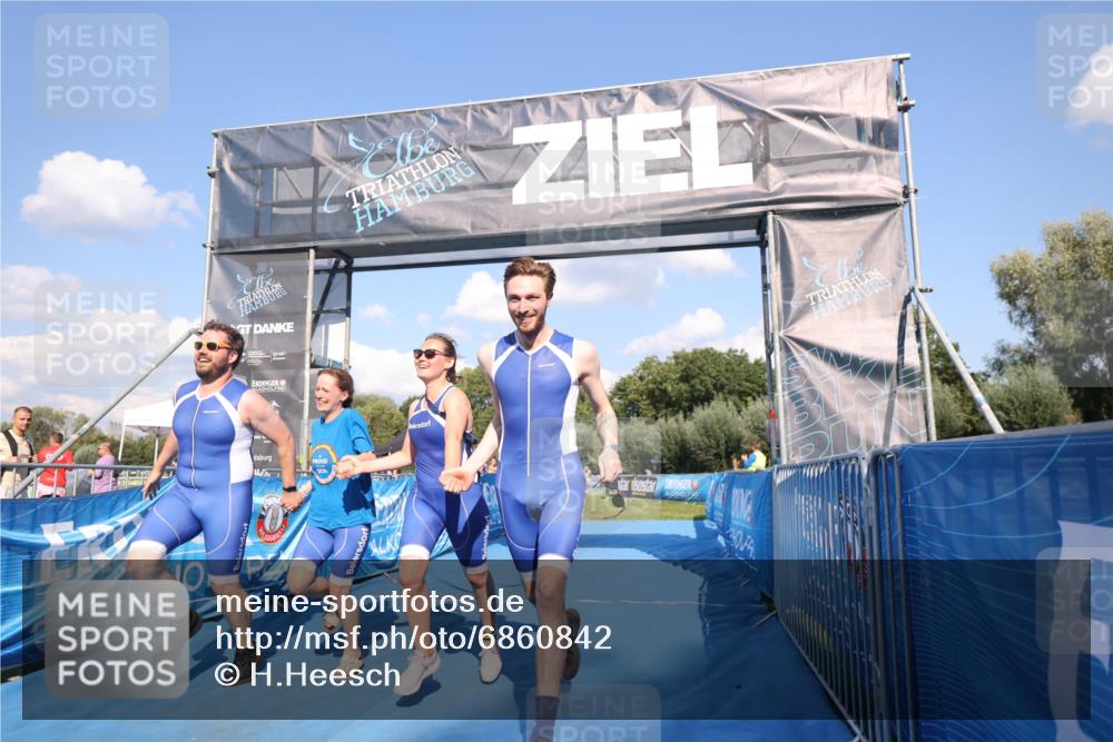 25.08.2024 - Elbe Triathlon Hamburg H.Heesch http://msf.ph/oto/6860842 25.08.2024 16:43:08 Ziel  meine-sportfotos.de