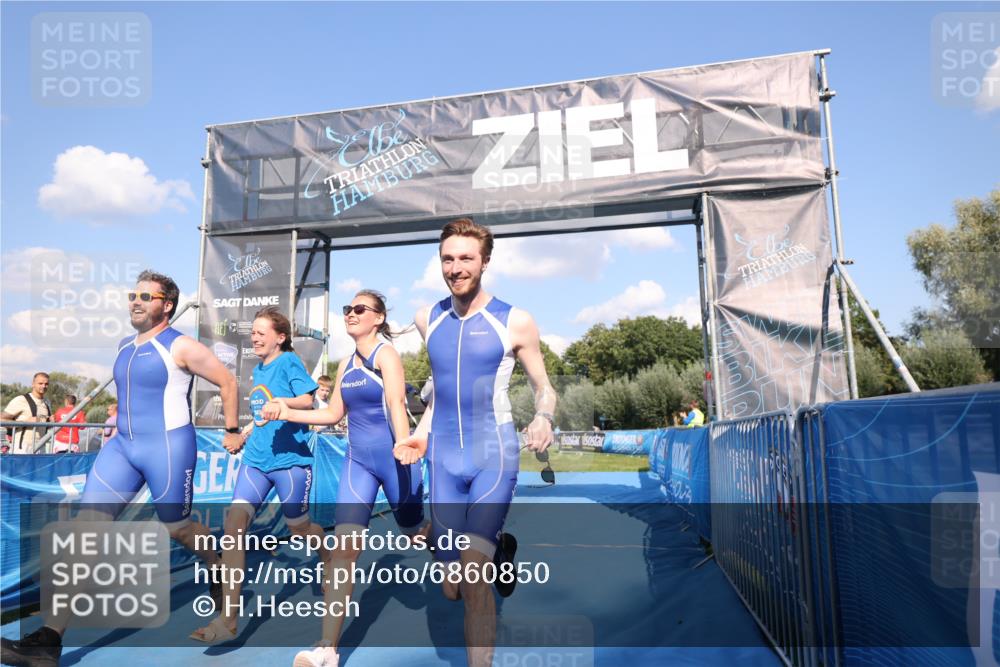 25.08.2024 - Elbe Triathlon Hamburg H.Heesch http://msf.ph/oto/6860850 25.08.2024 16:43:08 Ziel  meine-sportfotos.de