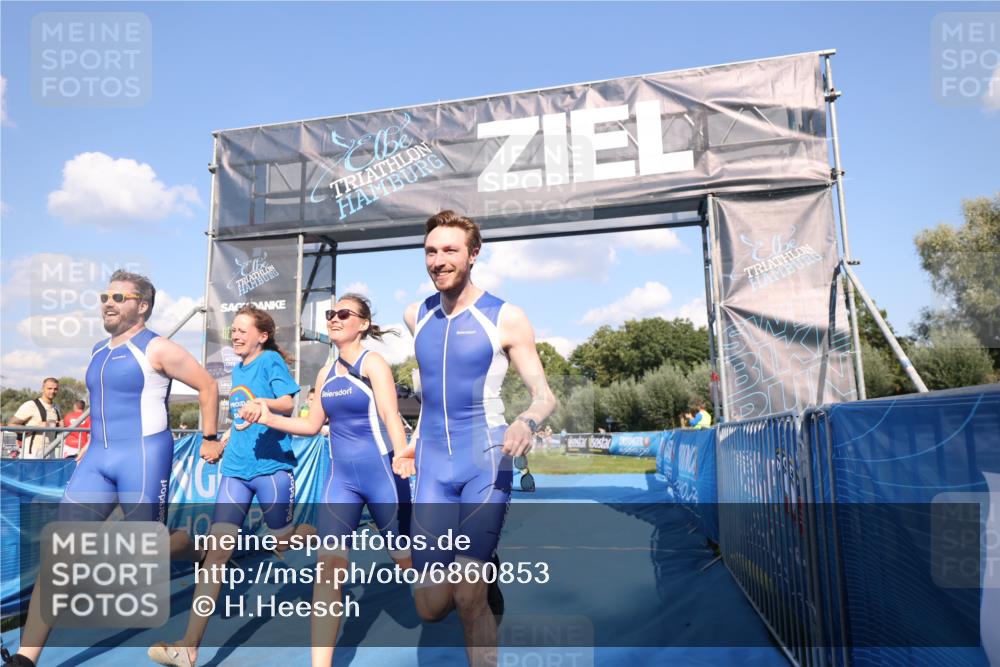 25.08.2024 - Elbe Triathlon Hamburg H.Heesch http://msf.ph/oto/6860853 25.08.2024 16:43:09 Ziel  meine-sportfotos.de