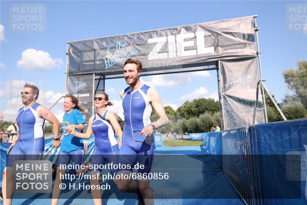 25.08.2024 - Elbe Triathlon Hamburg H.Heesch http://msf.ph/oto/6860856 25.08.2024 16:43:09 Ziel  meine-sportfotos.de